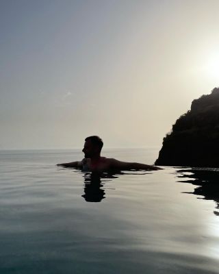 "Breathing dreams like air." — F. Scott Fitzgerald
.
.
.
#travel #vacation #pool #paradise #getaway #poolside #infinitypool #islandvibes #madeira